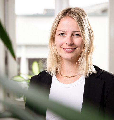 Portraitfoto Mitarbeiterin Alina Overfeld